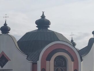 У Польщі зрізали хрест з українського храму