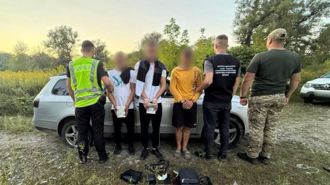 На Тячівщині правоохоронці заблокували ще одну спробу незаконного переправлення військовозобов’язаних чоловіків через державний кордон. На Тячівщині правоохоронці заблокували ще одну спробу незаконного переправлення військовозобов’язаних чоловіків через державний кордон.