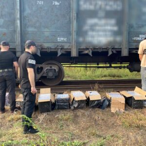 На кордоні з Угорщиною виявили майже чотири тисячі пачок сигарет
