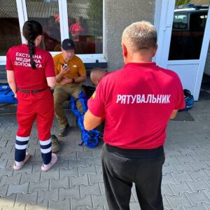 На Рахівщині рятувальники допомогли туристу зі Львова, який травмував ногу в горах