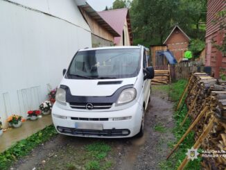 На Рахівщині затримали підлітка, який викрав понад 17 тисяч гривень із автомобіля