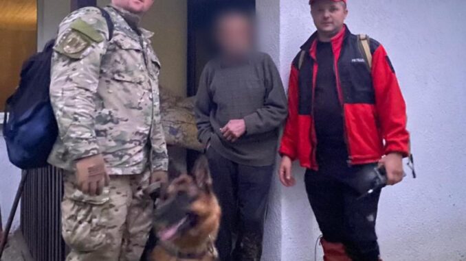 На Рахівщині службовий пес допоміг врятувати пенсіонера, який заблукав у лісі