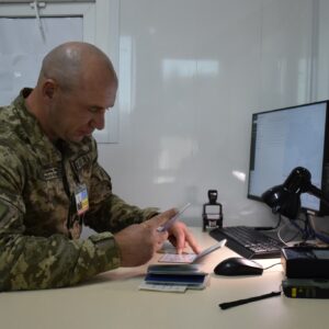 На кордоні з Угорщиною затримали чоловіка з підробленими документами