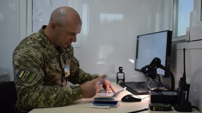На кордоні з Угорщиною затримали чоловіка з підробленими документами