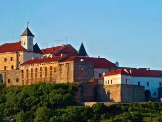 У Мукачівському замку відбудеться молебень до Дня захисників та захисниць України