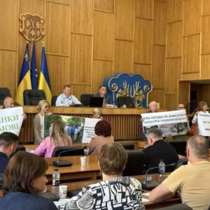 Ужгородці відстояли свій двір: депутати скасували рішення на користь забудовника
