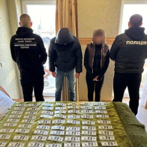 На Закарпатті викрили жінку, яка переправляла людей за кордон за гроші