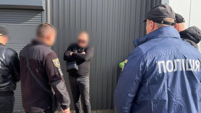 На Закарпатті затримали чоловіка, який допомагав військовозобов’язаним ухилятися від мобілізації На Закарпатті затримали чоловіка, який допомагав військовозобов’язаним ухилятися від мобілізації