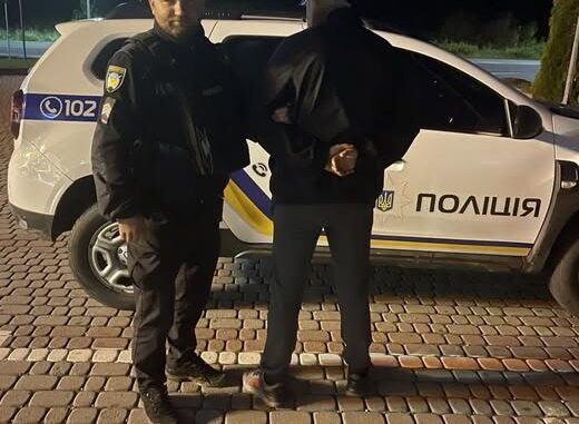 30 вересня у місті Тячів наряд реагування поліції охорони виїхав на виклик після повідомлення на лінію «102» про конфлікт між сусідами