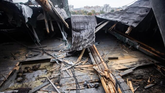 Росіяни вдарили дроном по пологовому будинку в Сумах