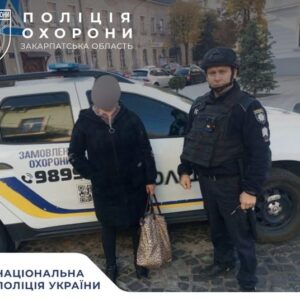 Поліцейські Закарпаття затримали крадійку на гарячому в Мукачеві