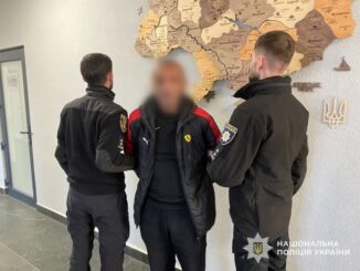 На Ужгородщині затримали рецидивіста, причетного до серії крадіжок та незаконного зберігання зброї