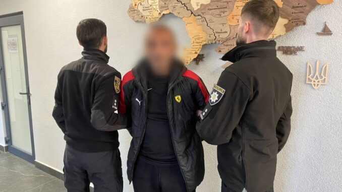На Ужгородщині затримали рецидивіста, причетного до серії крадіжок та незаконного зберігання зброї На Ужгородщині затримали рецидивіста, причетного до серії крадіжок та незаконного зберігання зброї