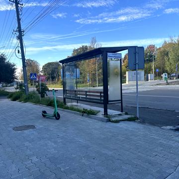 Забудовник «приватизував» зупинку в Ужгороді: суд повернув її громаді