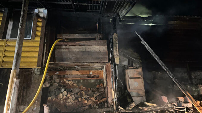 У Міжгір’ї рятувальники не допустили поширення пожежі на житловий будинок