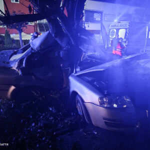 Смертельна ніч на Собранецькій: у центрі Ужгорода Skoda врізалась у дерево — загинула 20-річна дівчина