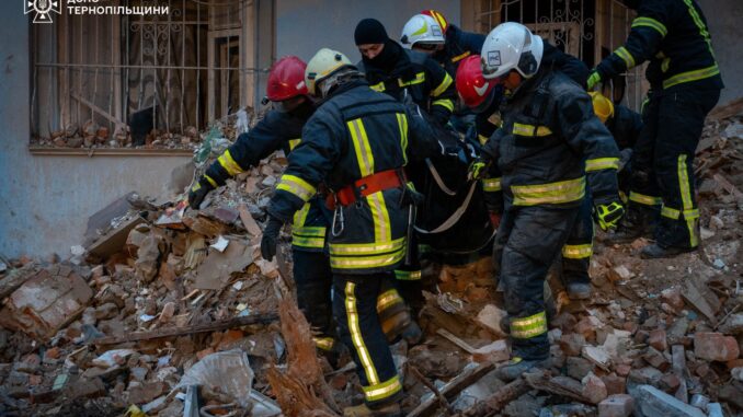 Кількість жертв зростає: у Тернополі тривають пошуково-рятувальні роботи