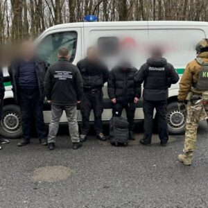 На Закарпатті затримали інкасаторів, які з мигалками перевозили ухилянтів до угорського кордону
