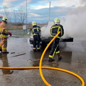 На Берегівщині рятувальники оперативно ліквідували пожежу в автомобілі у Підвиноградові