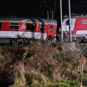 Катастрофа під Братиславою: експрес із Кошиць врізався у регіональний потяг — десятки постраждалих