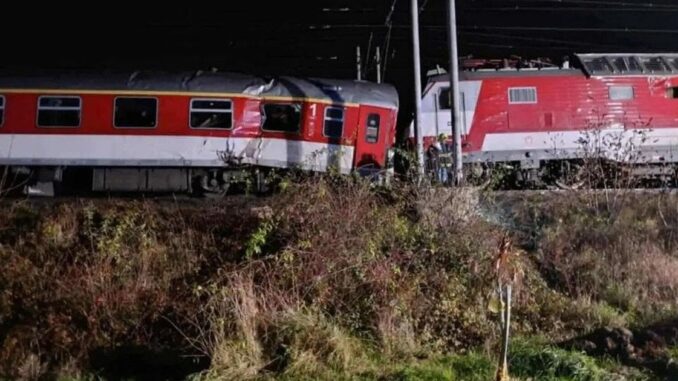 Катастрофа під Братиславою: експрес із Кошиць врізався у регіональний потяг — десятки постраждалих