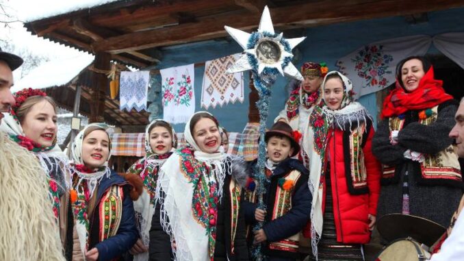 «Коляди у старому селі»: ужгородський скансен запрошує на живе різдвяне дійство
