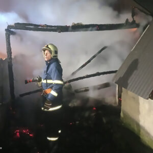 На Ужгородщині під час приготування їжі для худоби згоріла господарча будівля