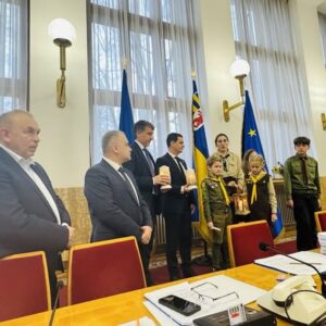 Світло надії під склепінням облради: до сесійної зали внесли Віфлеємський вогонь миру