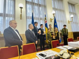 Світло надії під склепінням облради: до сесійної зали внесли Віфлеємський вогонь миру