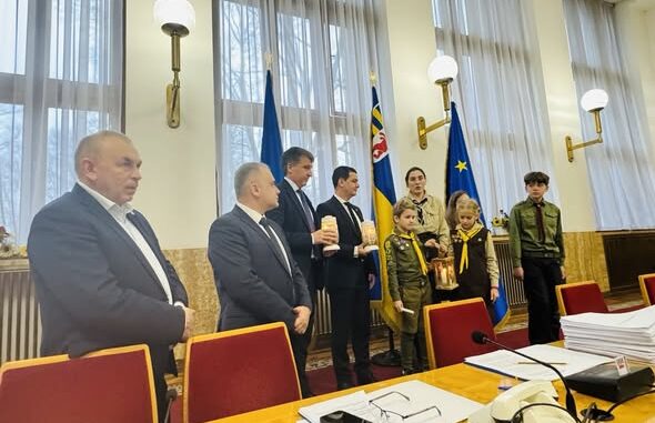 Світло надії під склепінням облради: до сесійної зали внесли Віфлеємський вогонь миру