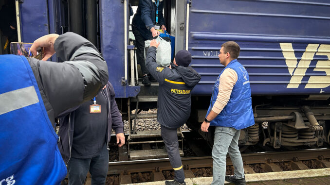 Вагітна мама з трьома дітьми втекла від війни на Закарпаття