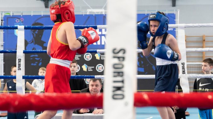 У Мукачеві розпочався відкритий благодійний дитячий турнір з боксу, присвячений воїнам 128-ї окремої гірсько-штурмової Закарпатської бригади.