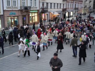 В Ужгороді відбулася благодійна різдвяна коляда: містом пройшла святкова хода