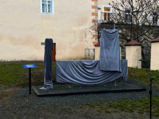 Символ спротиву зі Зміїного — в Ужгороді