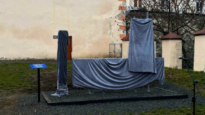 Символ спротиву зі Зміїного — в Ужгороді