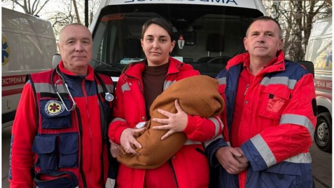 на Закарпатті медики «103» прийняли немовля просто вдома