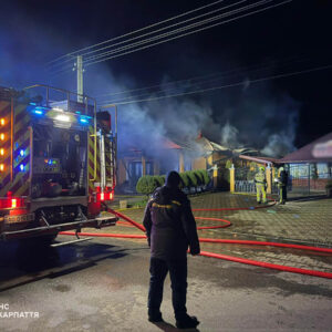 28 грудня у селі Косонь Берегівського району сталася пожежа в ресторані на вулиці Барабаш. Загоряння помітили місцеві мешканці та одразу повідомили рятувальників.