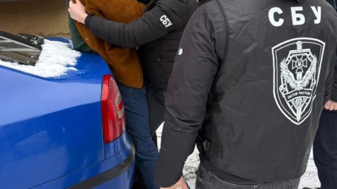 На Закарпатті викрили митника, який «кришував» ввезення дороговартісних товарів в Україну