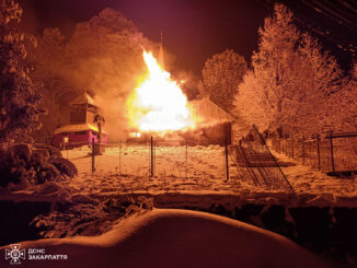 Вогнеборці врятували унікальну дерев’яну церкву на Хустщині від повного знищення