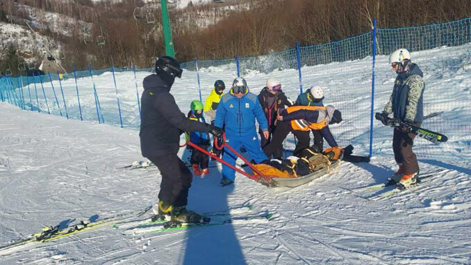 На горі Красія травмувалася 15-річна лижниця: дівчину евакуювали гірські рятувальники