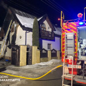Пожежа в Ясіні: рятувальники Рахівщини відстояли житловий будинок