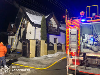 Пожежа в Ясіні: рятувальники Рахівщини відстояли житловий будинок