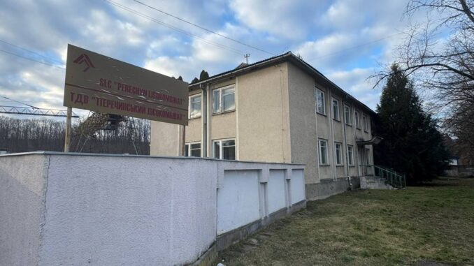 На Закарпатті родину переселенців змусили жити без опалення