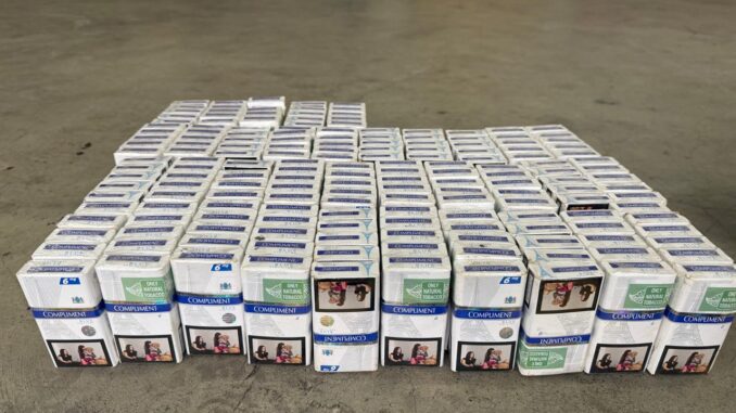 На кордоні зі Словаччиною в автомобілі українця виявили схованки з безакцизними сигаретами