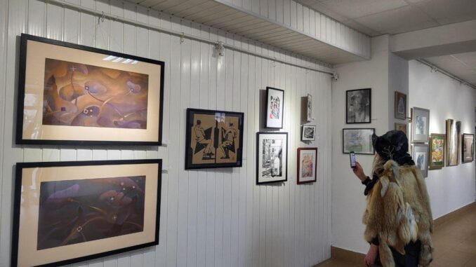 В Ужгороді відкрили обласну виставку «Графічне Закарпаття 2026»: представлено майже 90 робіт митців і студентів