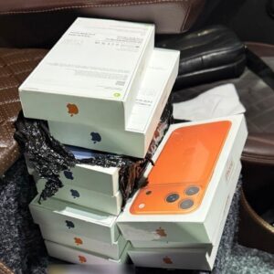 Айфони у підлокітнику: на кордоні зі Словаччиною викрили схованку на понад 700 тисяч гривень