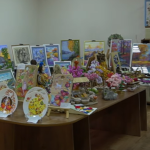 Понад 500 робіт у різних техніках: у Мукачево триває виставка «Знай і люби свій край»