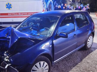 На Берегівщині автомобіль влетів у будинок: серед постраждалих — двоє дітей