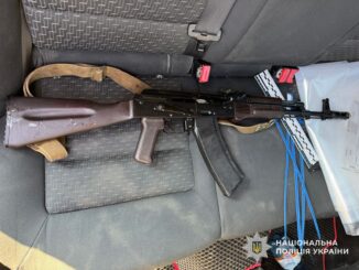 На Закарпатті перекрили канал збуту зброї: чоловіка затримали під час продажу автомата
