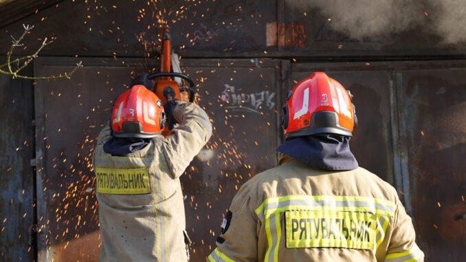 В Ужгороді сталася пожежа в гаражі: рятувальники запобігли поширенню вогню